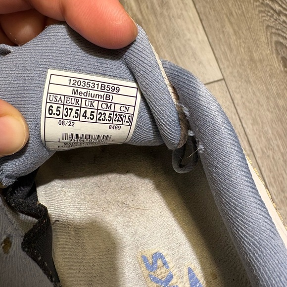 Brooks adrenaline GTS 22 size 6.5- 23.5 cm - Picture 5 of 8